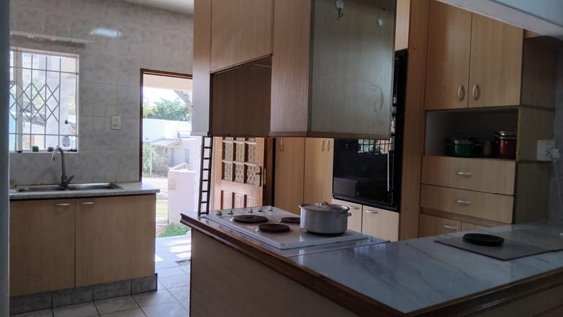 To Let 4 Bedroom Property for Rent in Southernwood Eastern Cape
